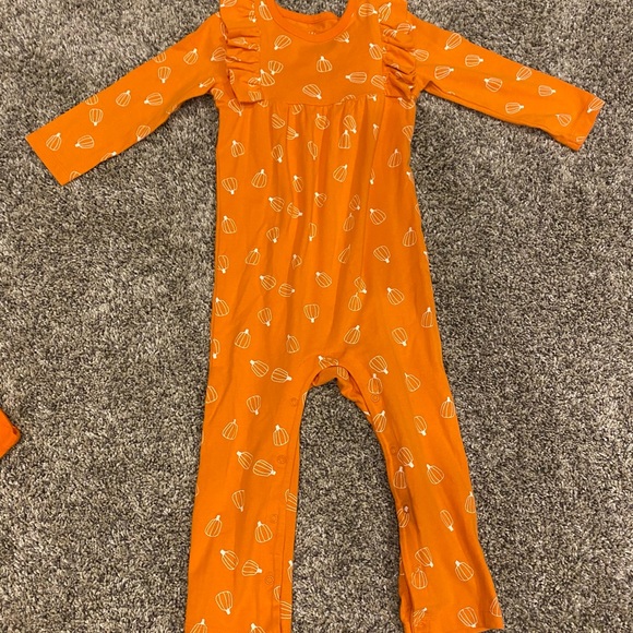 Pumpkin One Piece Sets 18M - Picture 5 of 9